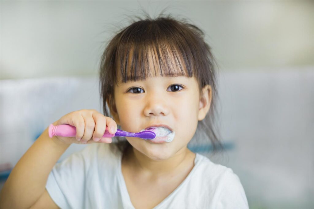 little-kids-using-toothbrush-brushing-her-teeth (Large)